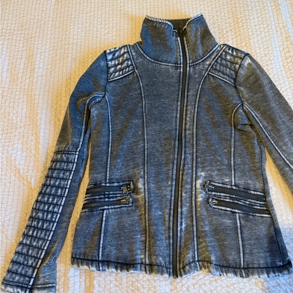Zip Up - Picture 3 of 4